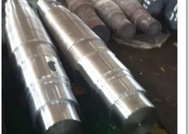 การตีขึ้นรูปร้อน DIN1.4541 4140 Steel Quill Shaft A105 Forging Steel Shaft